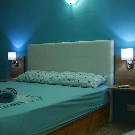 Tarona 3*